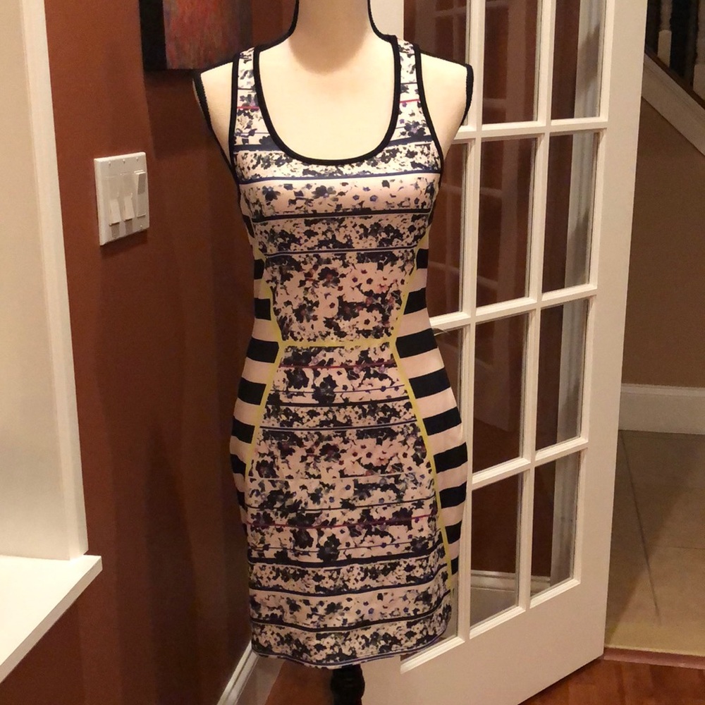 Fire Los Angeles dress with cut out back detail⭐️ - Picture 2 of 8
